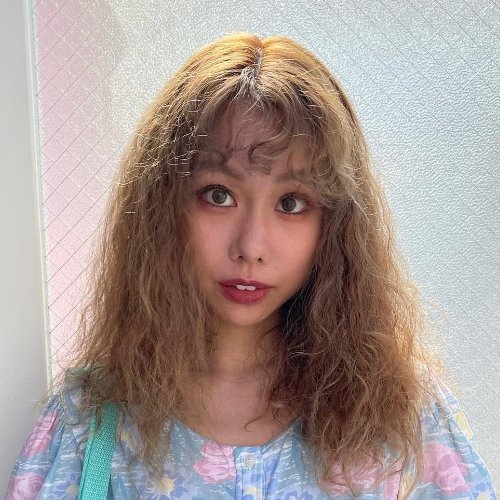 ゴールド 髪色 ヘアカラーカタログ 写真あり