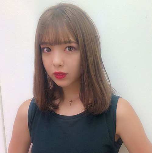 藤田ニコルさんグレージュ 髪色 ヘアカラーカタログ 写真あり