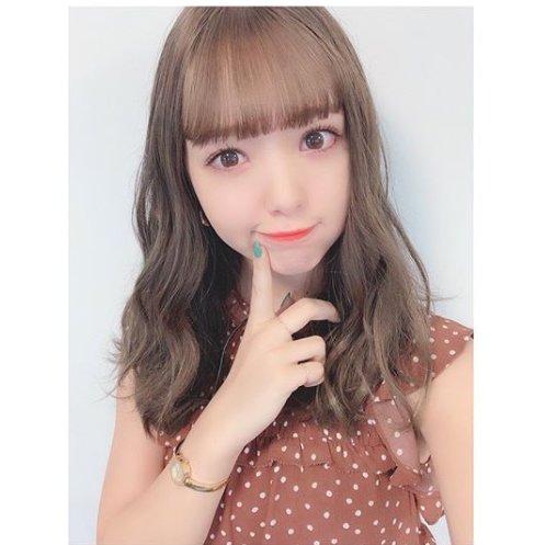 藤田ニコルさんの髪色 ヘアカラー 写真あり