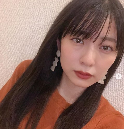 小島梨里杏さんの髪色 ヘアカラー 写真あり