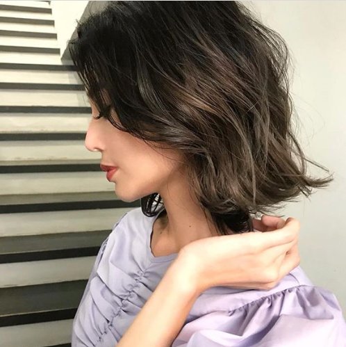 島袋聖南さんベージュ 髪色 ヘアカラーカタログ 写真あり