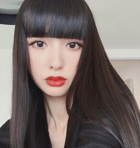 鈴木えみさんの髪色 ヘアカラー 写真あり